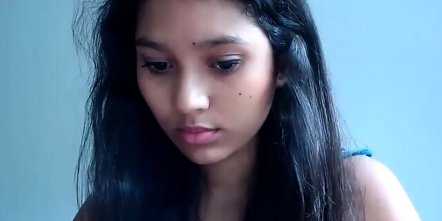 Indian Desi Teen In Glasses Squirting On Webcam 5:36 HD Indian Porno Videos